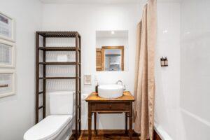 Web - Loggers Shack-bathroom1